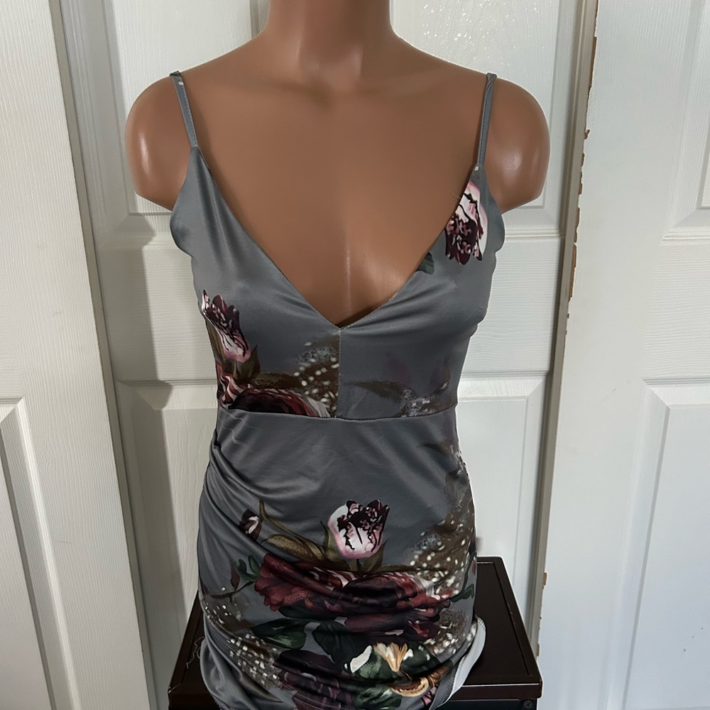Floral Satin body hugging, spaghetti strap Slip Dress size small S new with tag